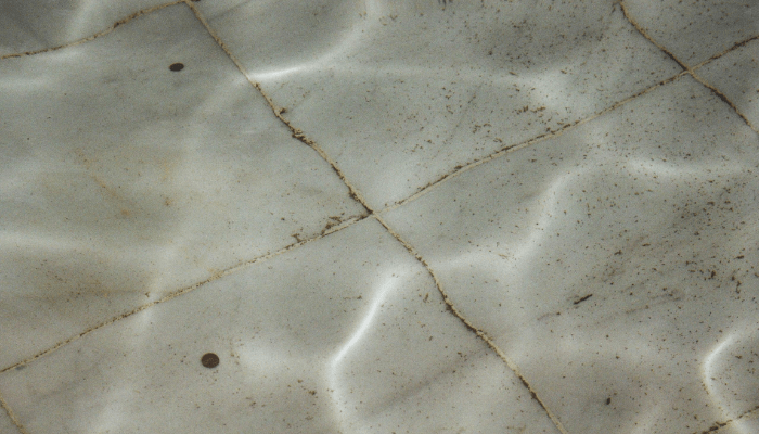 Cleaning a Swimming Pool: Easy Step-by-Step Guide 2026